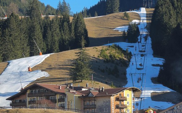 Tourists carrying their skis